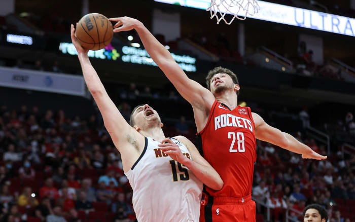 Troy Taormina-USA TODAY Sports, Nuggets center Nikola Jokic (15) attempts to score as Houston Rockets center Alperen Sengun (28) defends.